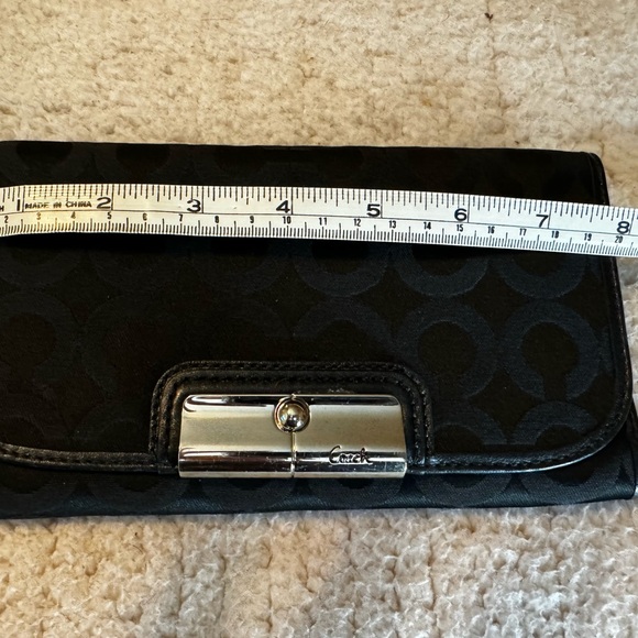 Coach wallet EUC - Picture 8 of 8